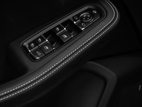 Used 2025 Porsche Macan Turbo image 49