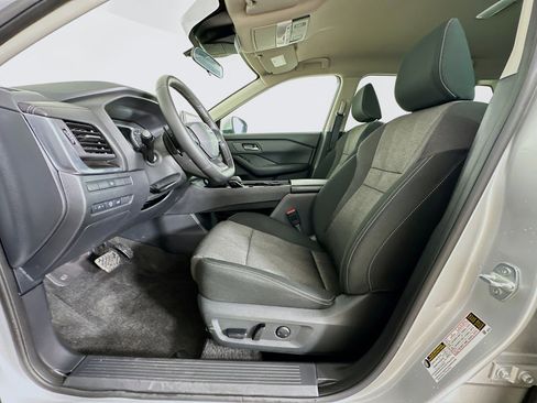 Used 2025 Nissan Rogue SV image 13