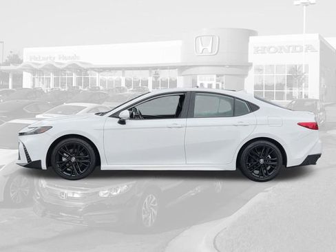 Used 2025 Toyota Camry SE FWD image 2
