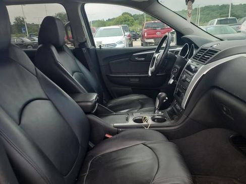 Used 2011 Chevrolet Traverse LT FWD image 21