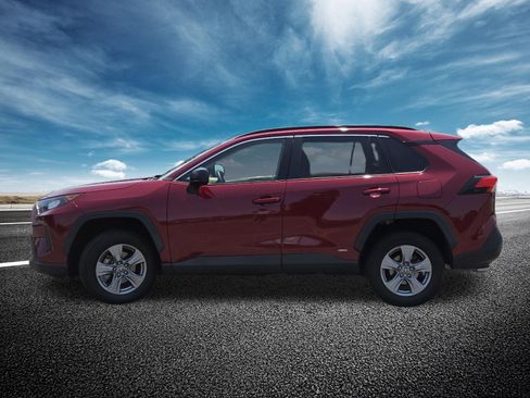 Used 2022 Toyota RAV4 LE AWD/4WD image 10