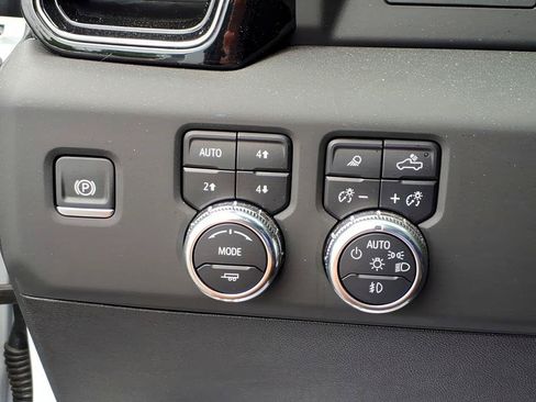 Used 2025 GMC Sierra 2500 AT4 AWD/4WD image 25