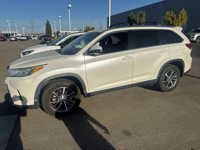 Used 2019 Toyota Highlander XLE w/ Carpet Mat Package (TMS)