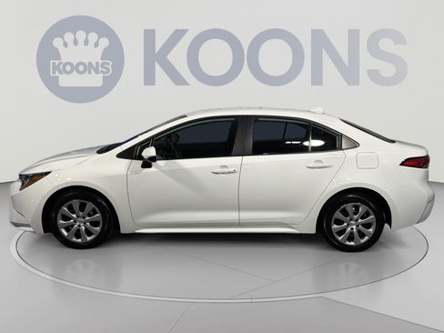 Used 2025 Toyota Corolla LE FWD image 2
