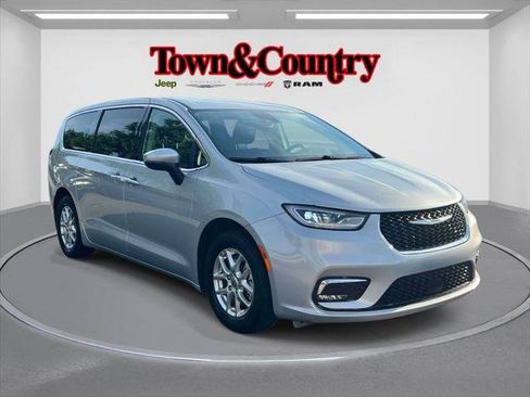 Certified 2023 Chrysler Pacifica Touring-L FWD image 1