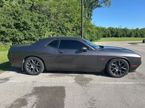 Used 2018 Dodge Challenger R/T w/ Driver Convenience Group RWD image 12