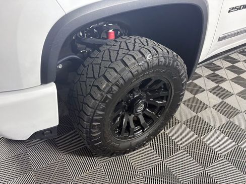 Used 2024 Chevrolet Silverado 2500 High Country w/ High Country Premium Package image 10