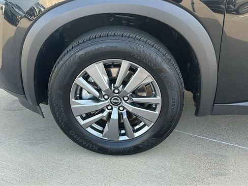 Used 2025 Nissan Pathfinder SV FWD image 6