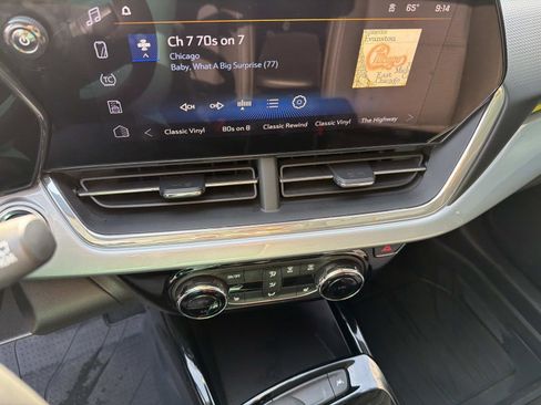 Certified 2025 Chevrolet Trax LT w/ Driver Confidence Package image 9