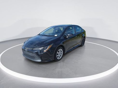 Used 2022 Toyota Corolla LE FWD image 3