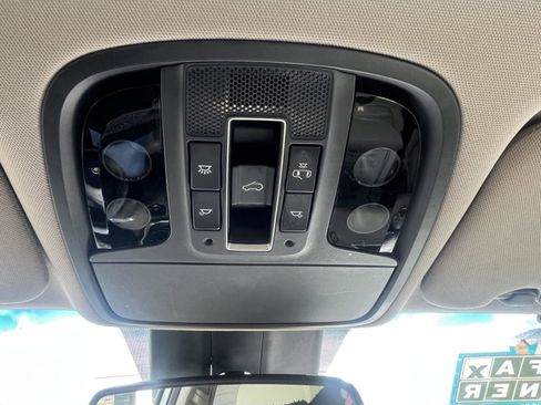 Used 2018 Kia Sorento EX w/ EX Advanced Touring Package image 9