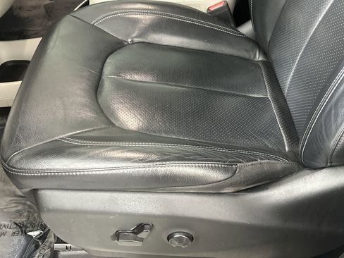 Used 2022 Chrysler Pacifica Touring-L image 16