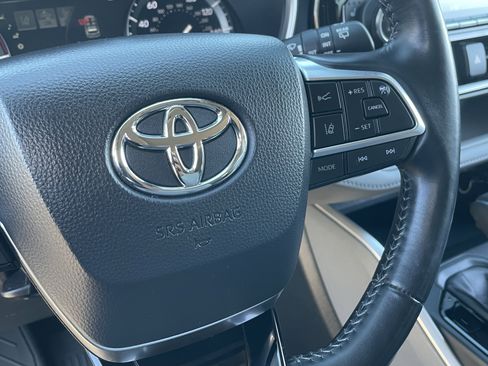 Used 2020 Toyota Highlander XLE image 24