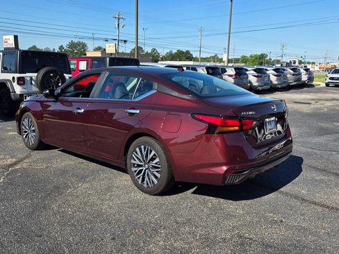 Used 2023 Nissan Altima 2.5 SV FWD image 9