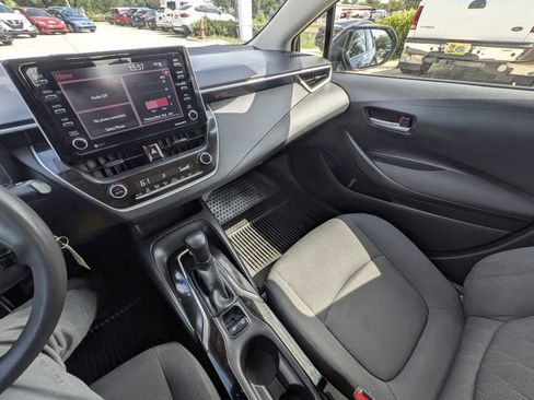 Used 2021 Toyota Corolla LE FWD image 9