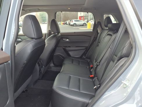 Used 2023 Nissan Rogue SL w/ SL Premium Package image 5