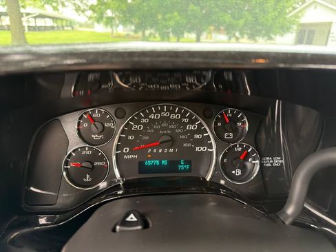 Used 2018 GMC Savana 3500 Extended RWD image 43