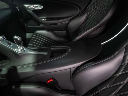 Used 2018 Bugatti Chiron image 24