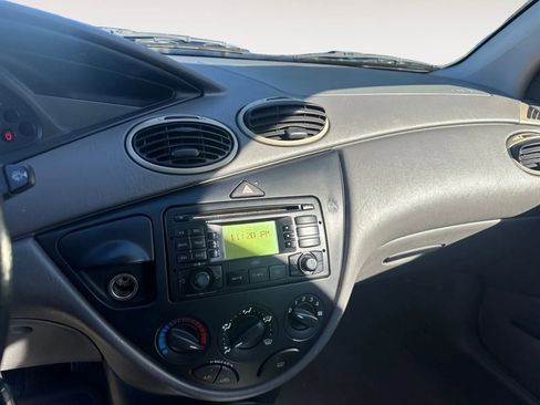 Used 2003 Ford Focus SE image 10