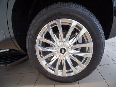 Used 2023 Cadillac Escalade Premium Luxury image 27