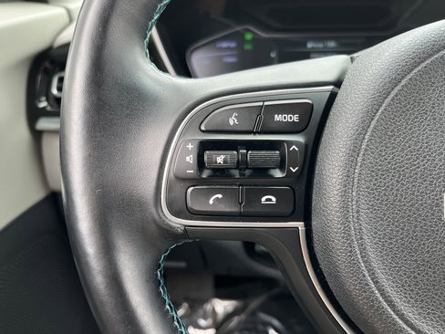 Used 2022 Kia Niro EX Premium FWD image 24