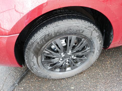 Used 2008 Hyundai Entourage image 9