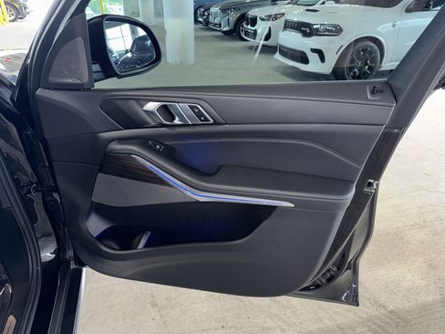 Used 2024 BMW X5 sDrive40i w/ Premium Package image 9