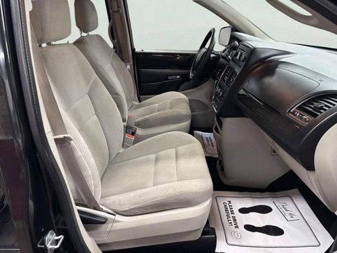 Used 2016 Dodge Grand Caravan American Value Package FWD image 19