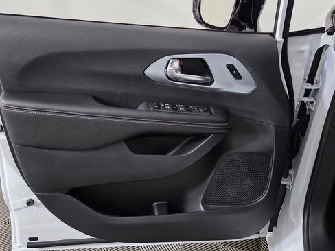 New 2026 Chrysler Pacifica Limited w/ S Appearance Package image 14