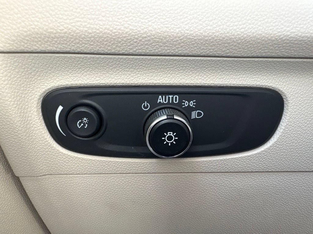 Used 2023 Buick Envision Preferred FWD image 20