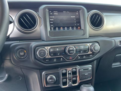 Used 2021 Jeep Gladiator Sport AWD/4WD image 28