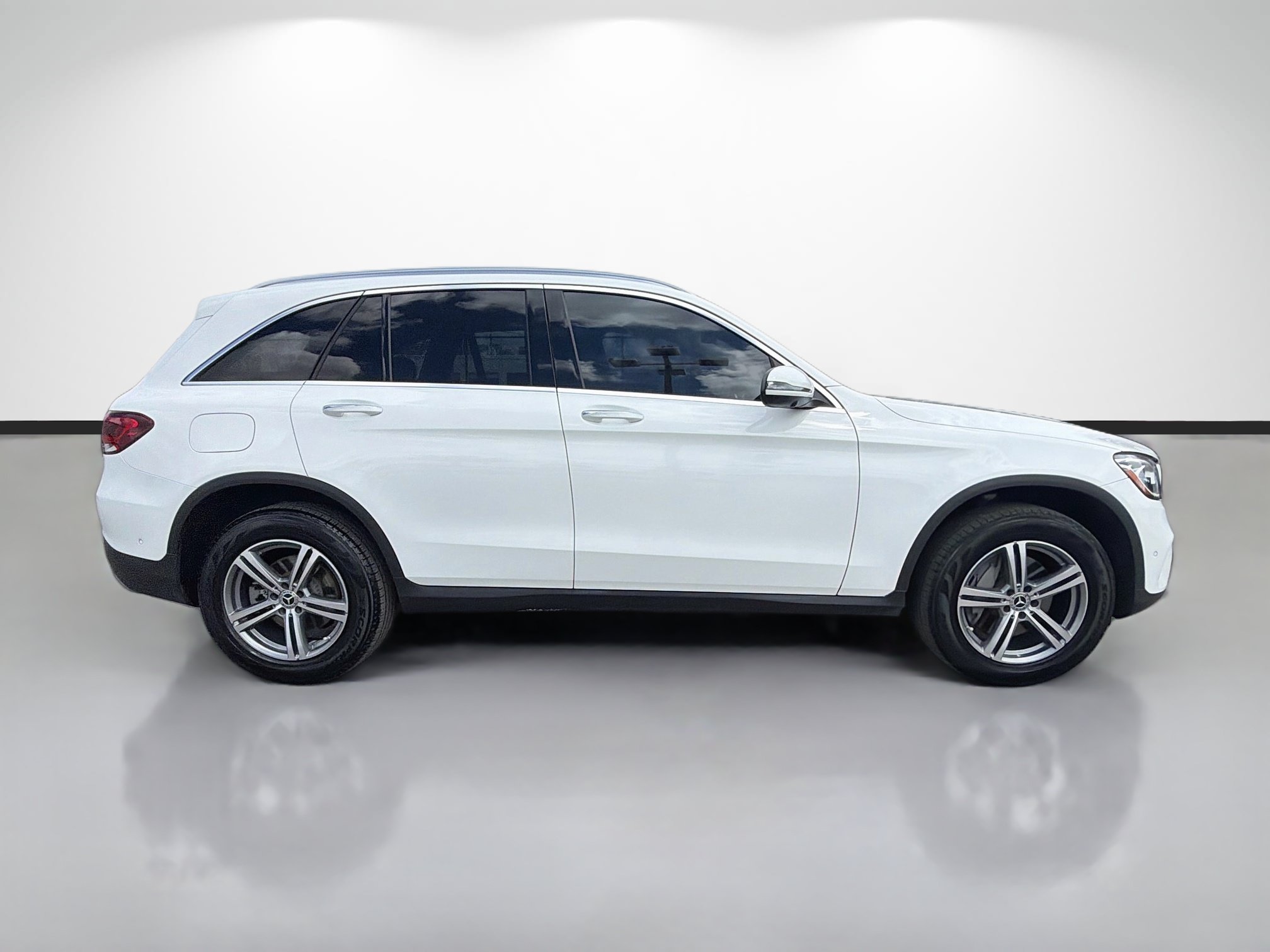 Used 2022 Mercedes-Benz GLC 300 4MATIC image 2