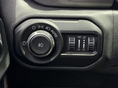 Used 2020 Jeep Wrangler Unlimited Sahara AWD/4WD image 22