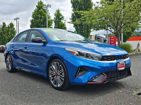 Used 2022 Kia Forte GT image 3