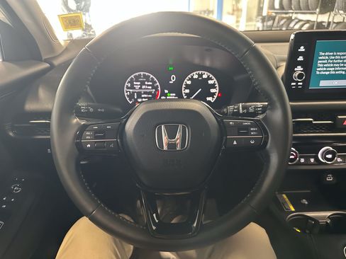 Used 2024 Honda HR-V EX-L image 9
