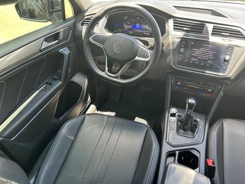 Used 2023 Volkswagen Tiguan SE FWD image 9