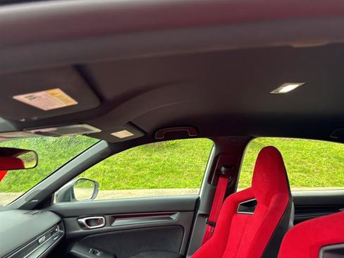 Used 2025 Honda Civic Type R image 15