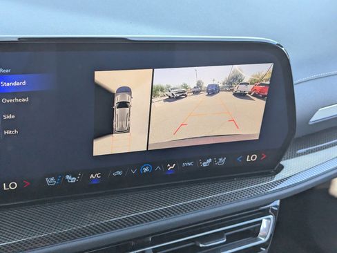 Used 2026 Chevrolet Traverse High Country image 28