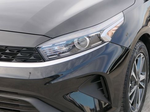 Used 2023 Kia Forte LXS w/ LXS Technology Package image 8