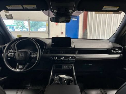 Certified 2025 Honda Pilot TrailSport image 18