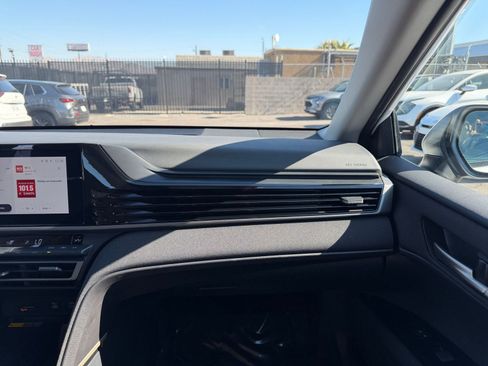 Used 2025 Toyota Camry LE image 33