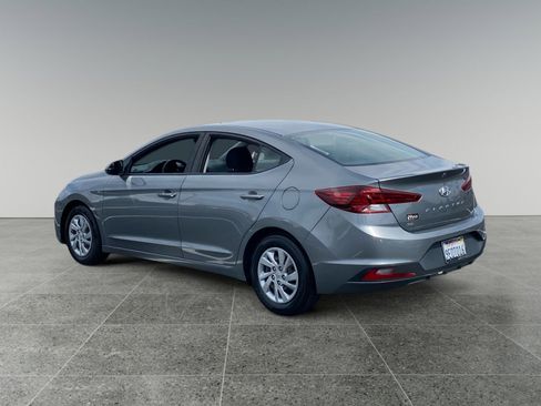 Used 2019 Hyundai Elantra SE w/ Cargo Package FWD image 3
