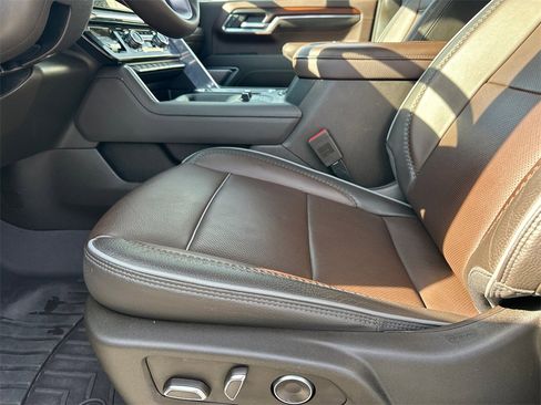 Used 2024 GMC Sierra 3500 Denali w/ Denali Reserve Package image 10