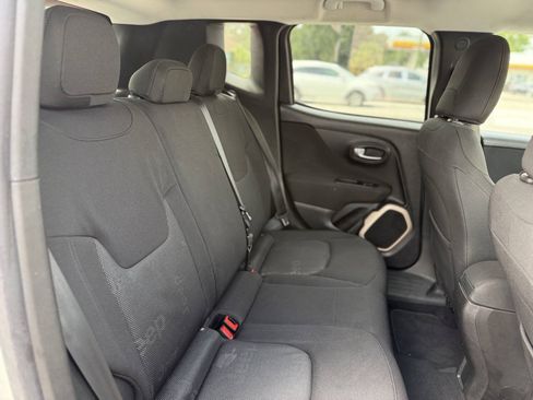 Used 2016 Jeep Renegade Latitude FWD image 22
