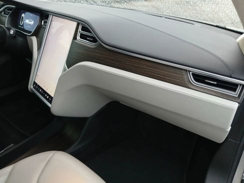 Used 2015 Tesla Model S 60 image 18