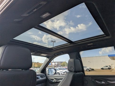 Used 2021 GMC Yukon Denali w/ Advanced Technology Package image 32