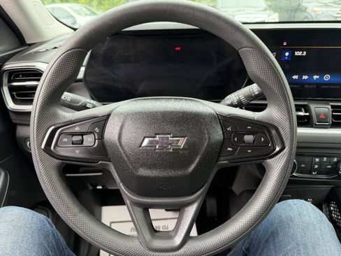 Used 2025 Chevrolet TrailBlazer LS w/ LS Convenience Package AWD/4WD image 13