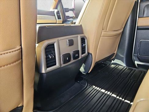 Used 2022 Ford F250 Lariat w/ Lariat Ultimate Package AWD/4WD image 17