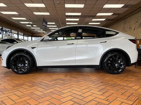 Used 2023 Tesla Model Y Long Range AWD/4WD image 5