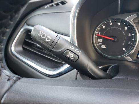 Used 2022 Chevrolet Equinox LT w/ Driver Convenience Package image 17